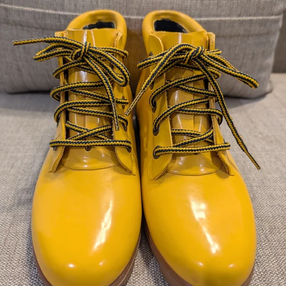 Land's End Women's Size 8M Yellow Waterproof Lace Up Rubber Ankle Rain Boots - Picture 2 of 7